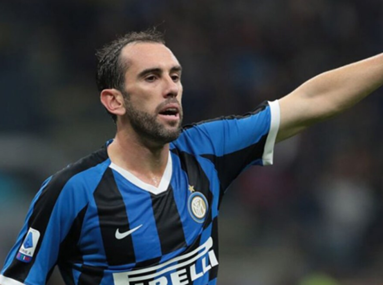 Godín regresa a Uruguay tras acabar cuarentena con el Inter