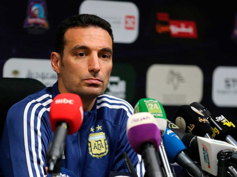Scaloni a favor de suspender el inicio de  eliminatorias