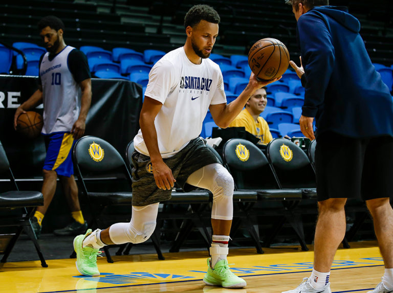 Curry tiene previsto ser titular frente a Toronto