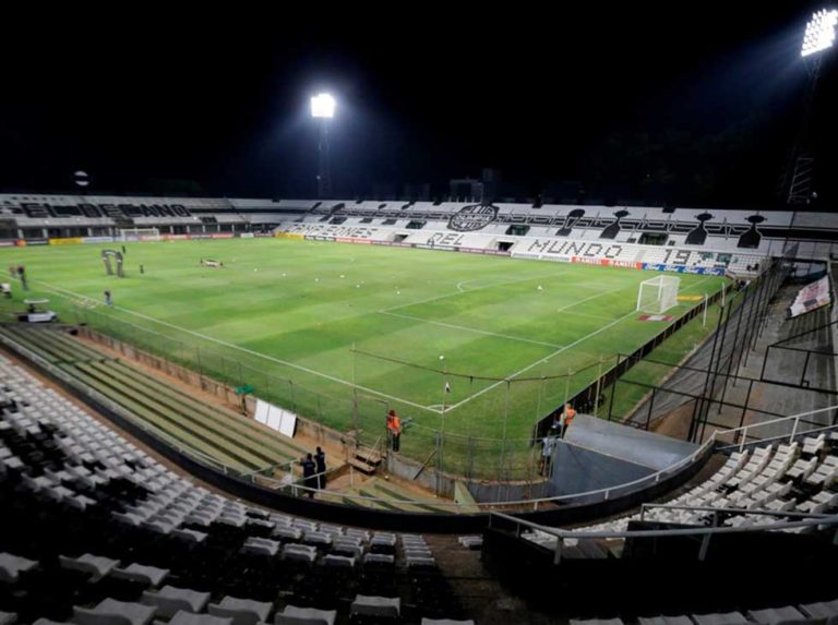 Partidos de fútbol de Brasil serán sin público por coronavirus