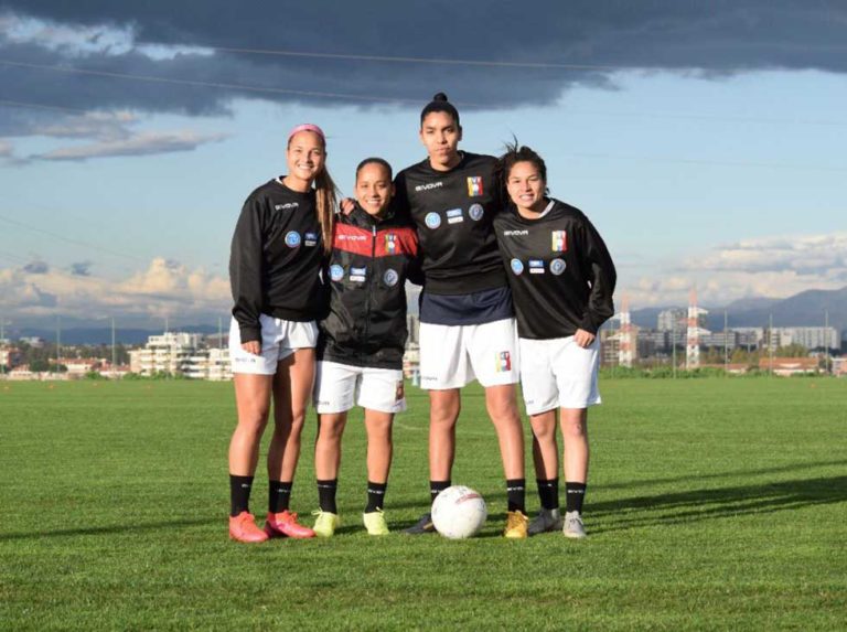 Vinotinto Femenina a todo tren en territorio italiano