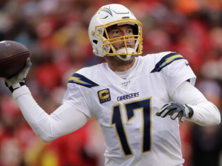 El mariscal de campo Philip Rivers firma con los Colts