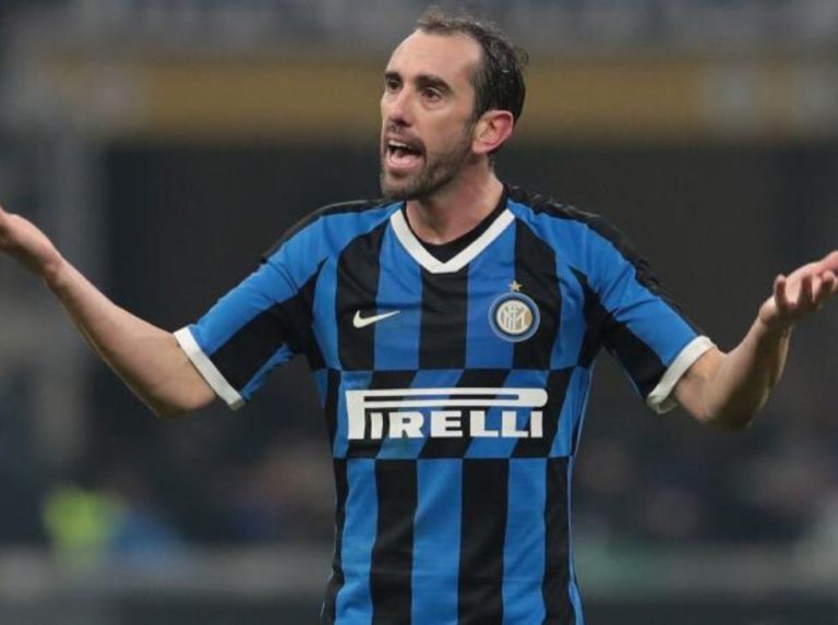 Diego Godín dejó Italia y se fue a su natal Uruguay