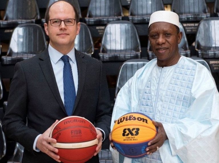 FIBA cancela todos los torneos programados