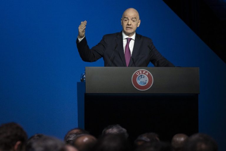 La Fifa dispuesta a jugársela para aliviar la crisis surgida por la pandemia
