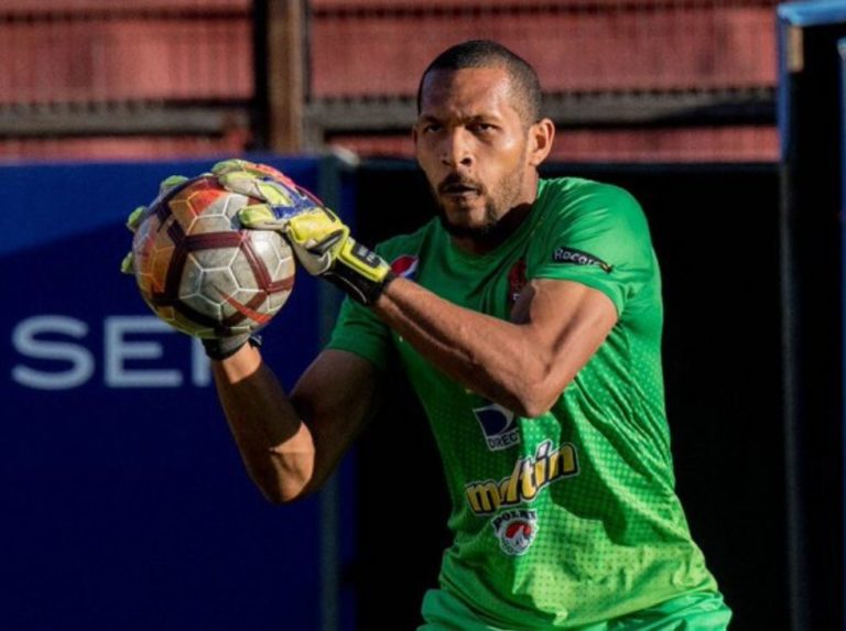 Cristhian Flores entre los mejores atajadores de la Copa Libertadores