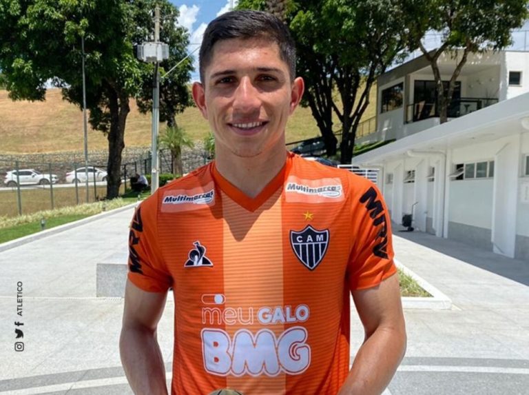 Savarino elegido jugador del partido con el Mineiro