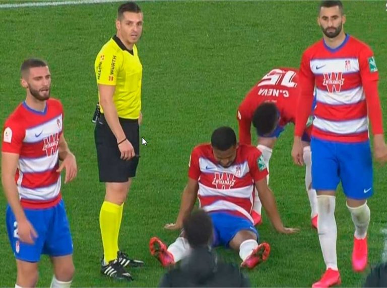 Yangel Herrera abandonó el encuentro por molestias musculares