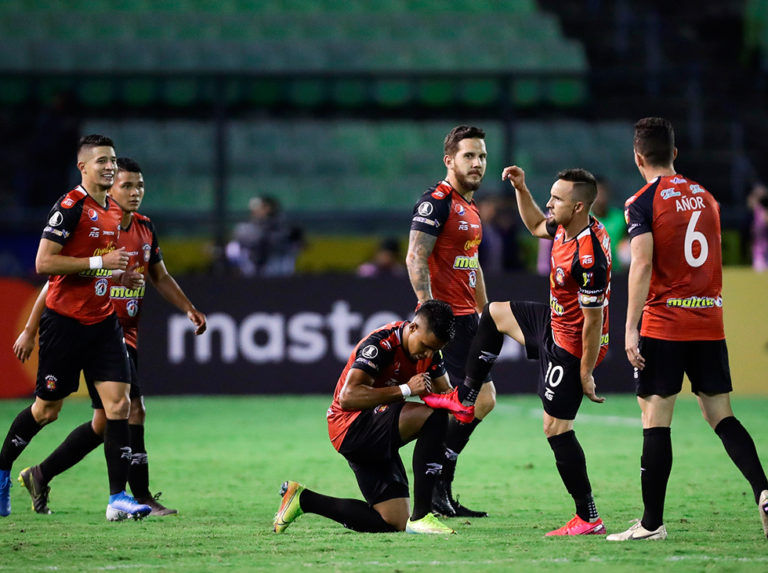 Caracas salió a flote con brújula del capitán