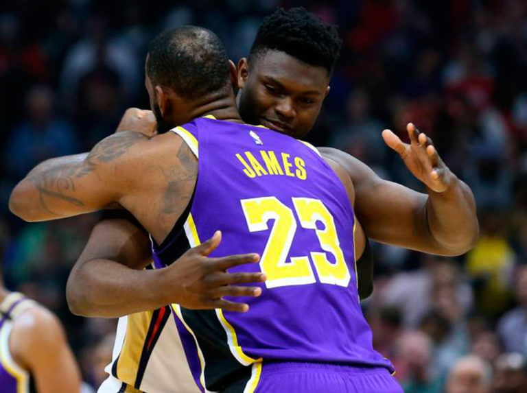 James logra triple-doble en victoria de los Lakers