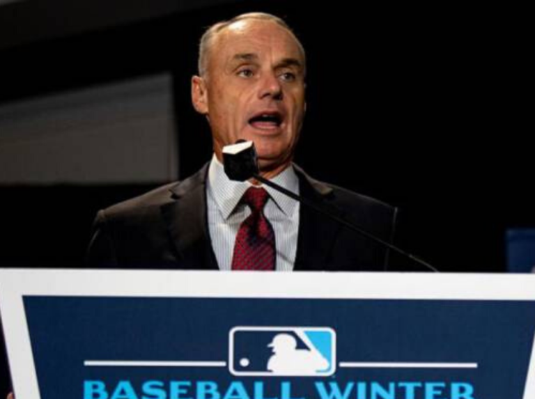 MLB recorta salario de directivos hasta 30%