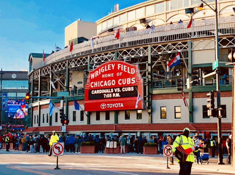 Fanática demandó a los Cubs y a la MLB por pelotazo