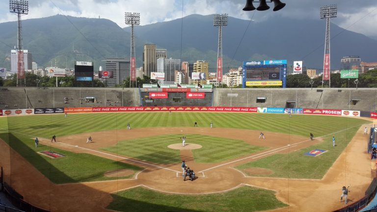 La pelota criolla comenzaría en noviembre