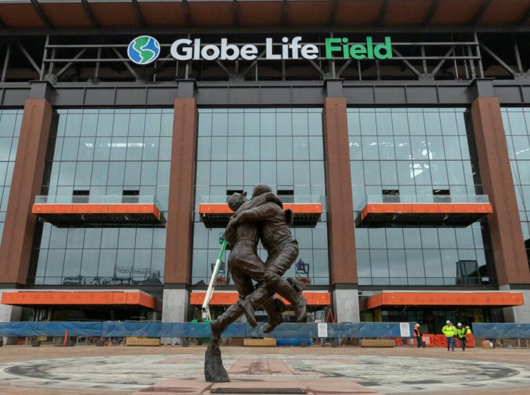 Estadio de Texas ofrece comodidades para alojar a los equipos