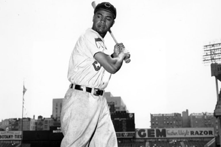 No hay que olvidar a Larry Doby, el primer negro en la Liga Americana