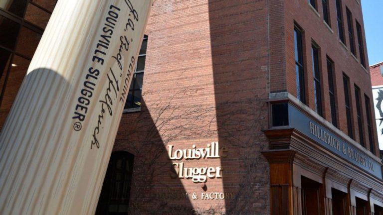 Fabrica de bates Louisville paralizó sus operaciones
