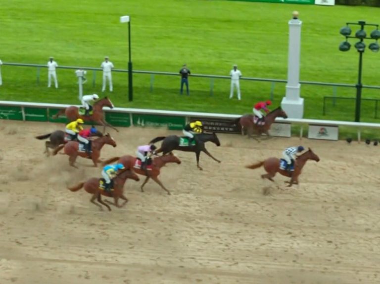 Secretariat ganó el virtual Kentucky Derby (+ Video)