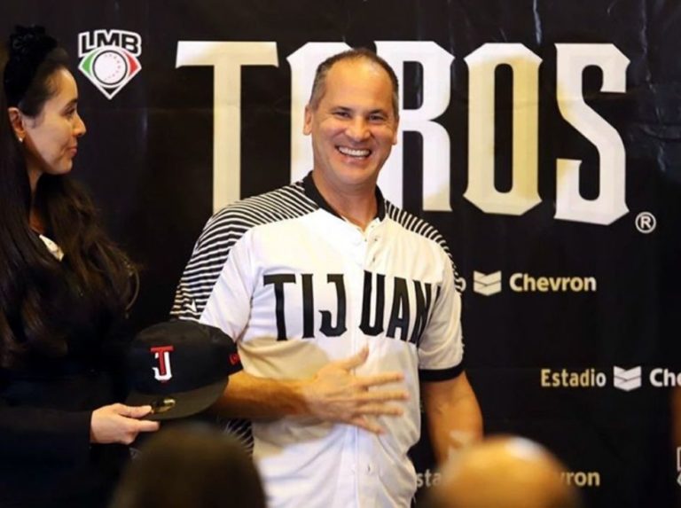 En la pelota | A todo mariachi celebró Vizquel