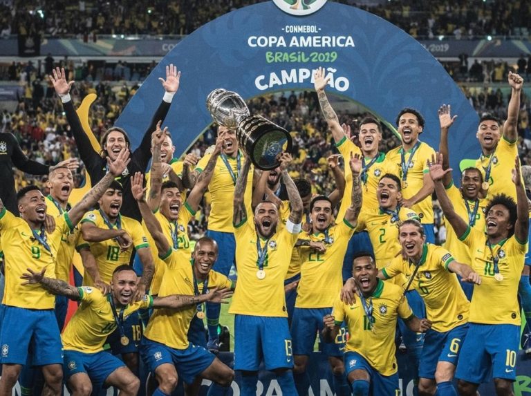 Camiseta 10 | El alivio de beber en la Copa