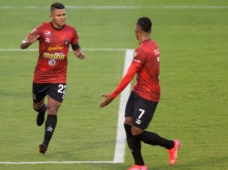 Camiseta 10 | Gaetano Luongo y las vueltas de la rueda