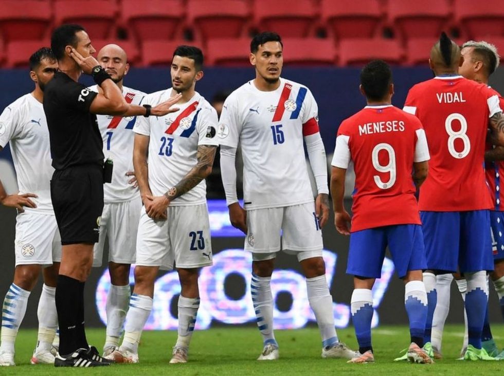 Chile pide expulsión del arbitro Wilmar Roldan Chile pide expulsión del arbitro Wilmar Roldan