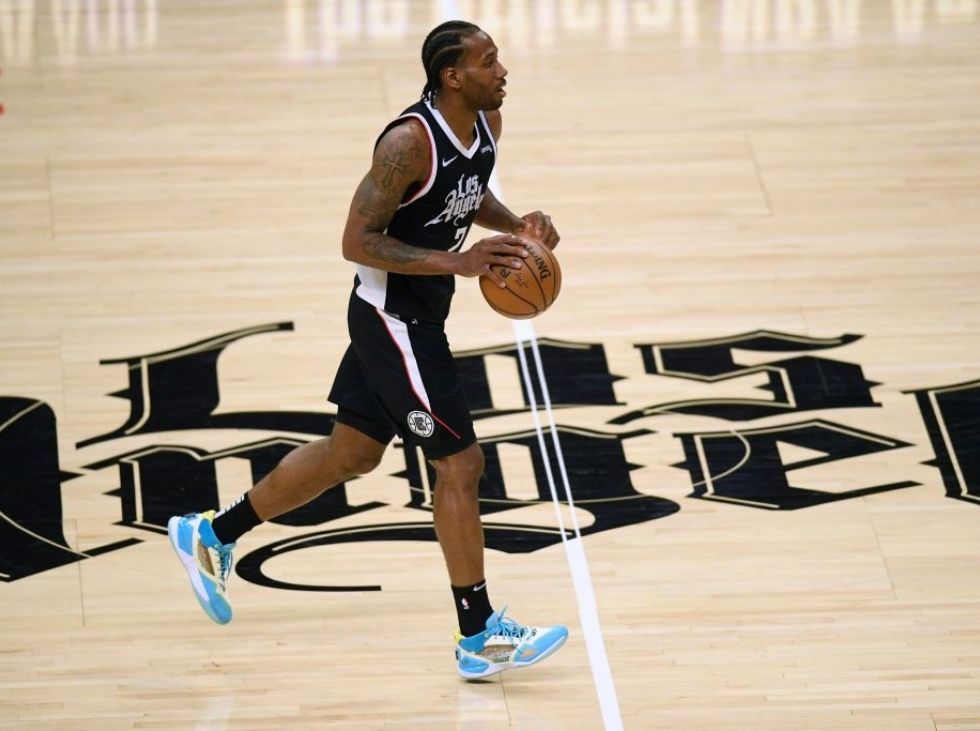 Kawhi Leonard seguirá fuera para el juego 4 ante Suns