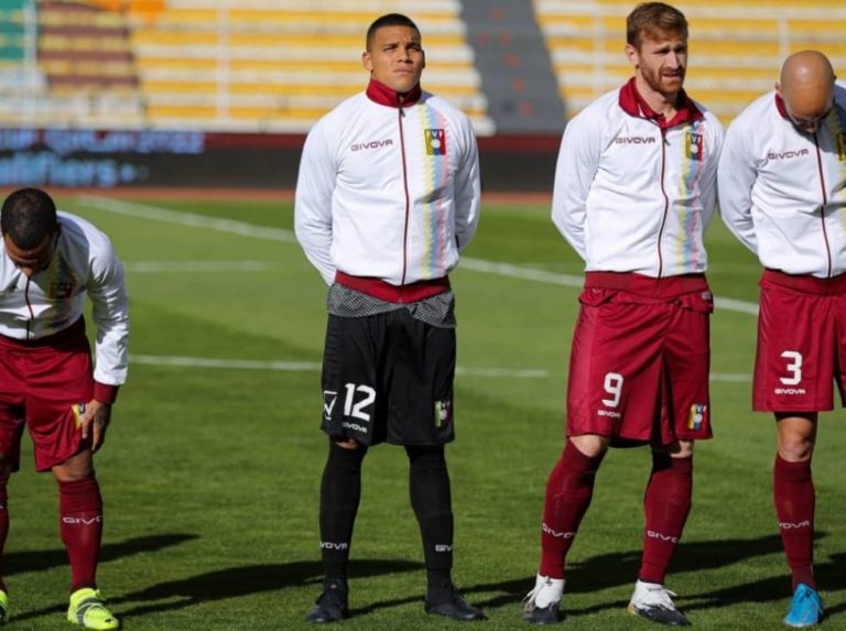 Camiseta 10 | Con realismo mágico no alcanza