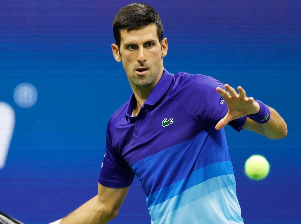 Djokovic vence cómodamente al juvenil Rune Djokovic vence cómodamente al juvenil Rune