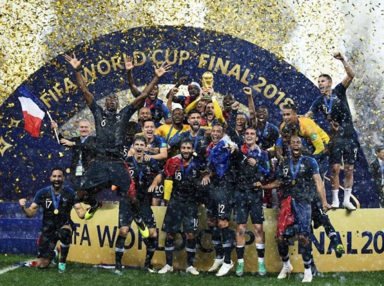 Camiseta 10 No se preocupen dentro de dos años habrá Mundial
