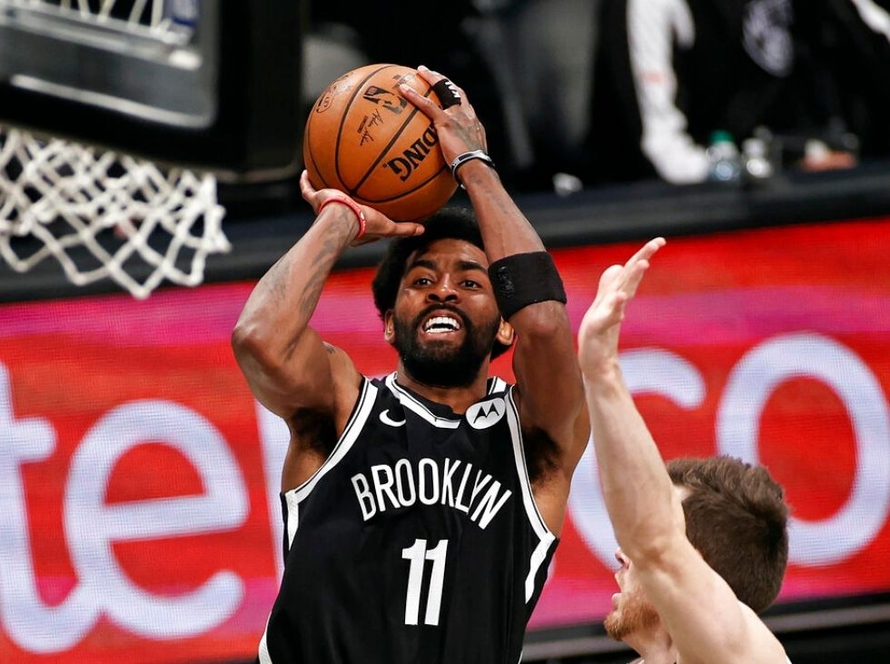 Irving se niega a vacunarse y pierde entrenamientos