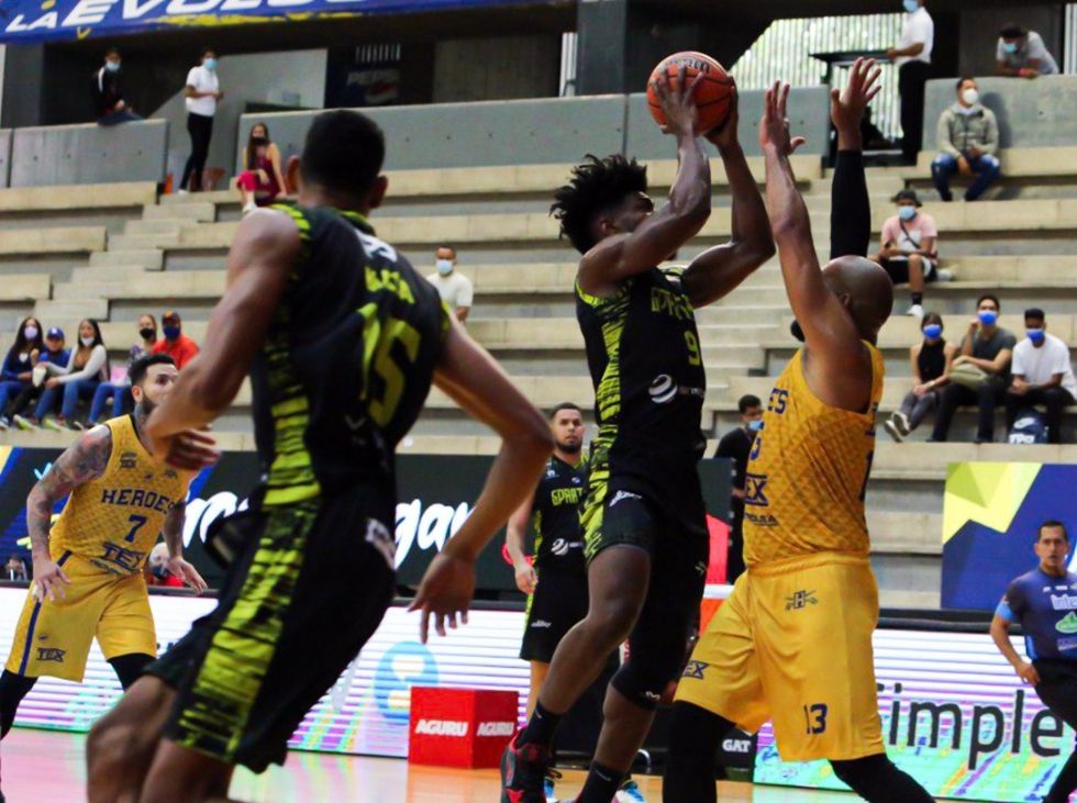 Spartans sigue imparable en la Copa Superliga