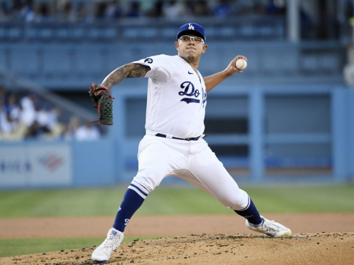Julio Urías (Foto: AFP)