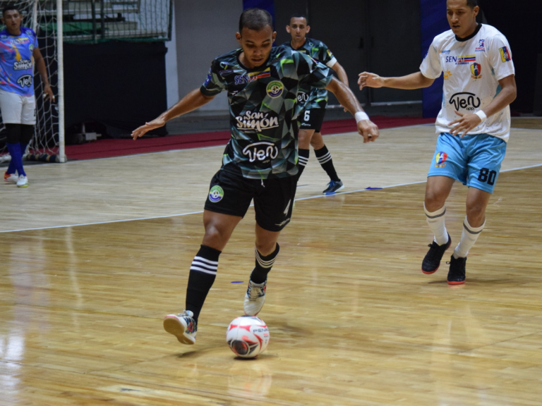Mundo Factory logró su primer triunfo en Futsal