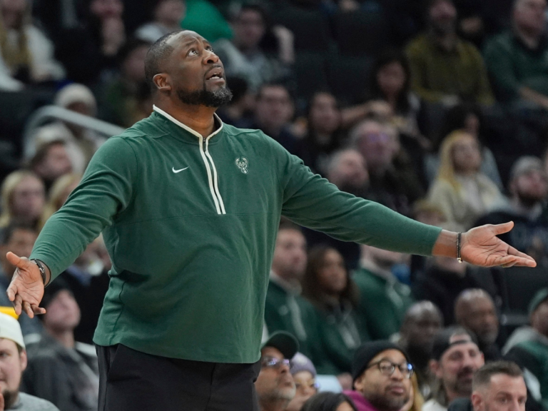 Entrenador de Bucks es destituido