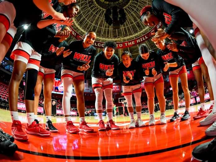 Lady-Toppers