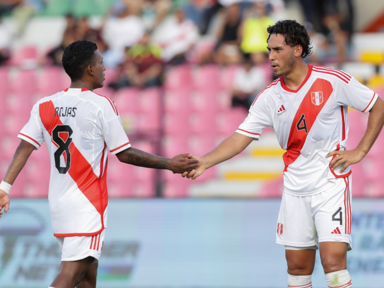 Perú venció a Chile en el primer juego del Grupo B