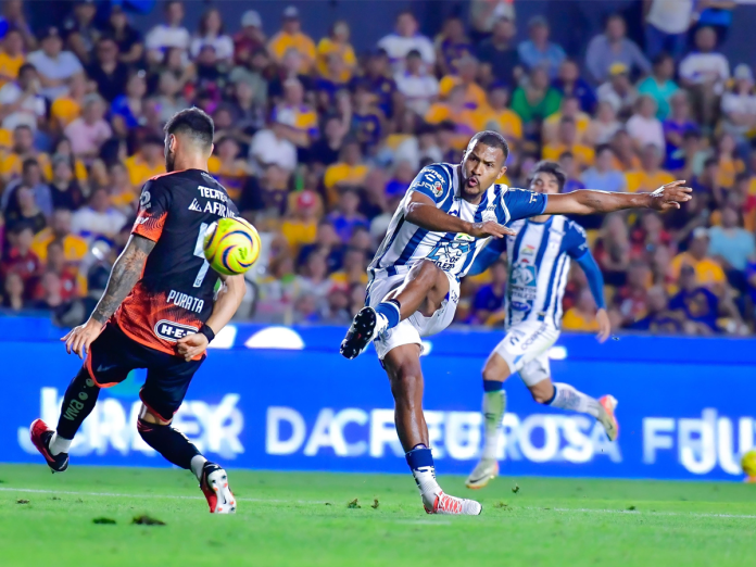 Salomón Rondón. (Foto: @Tuzos)