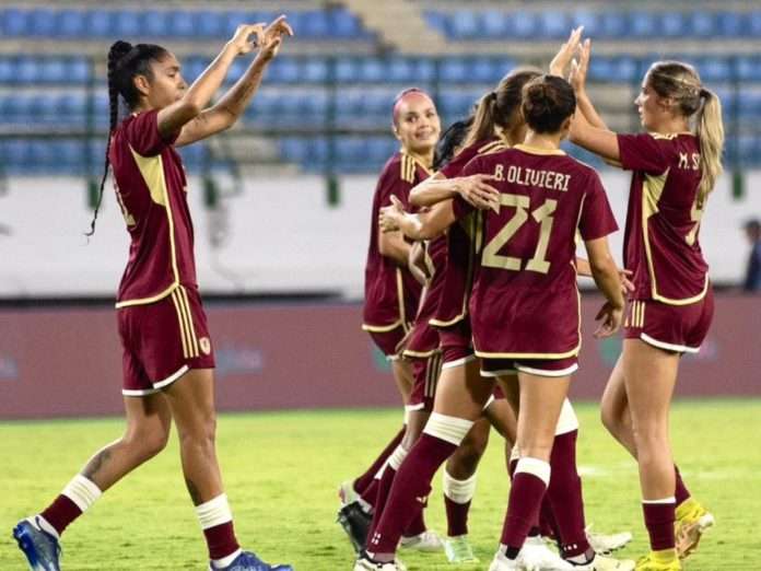 Vinotinto femeinina