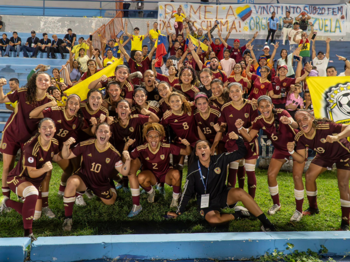Vinotinto femenina