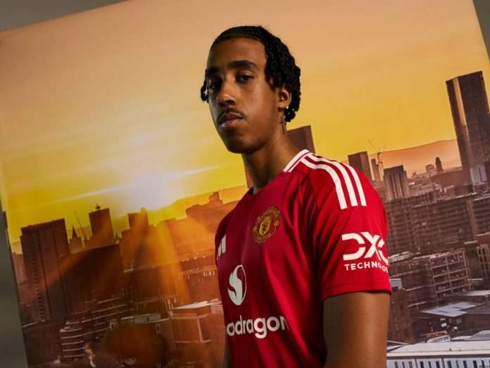 Leny Yoro (Foto: Manchester United)