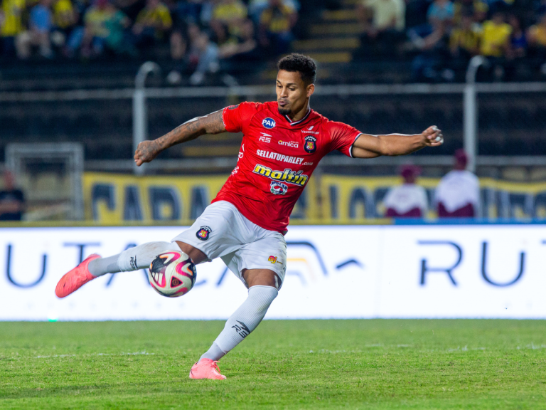 Caracas visita a Zamora con la obligación de ganar