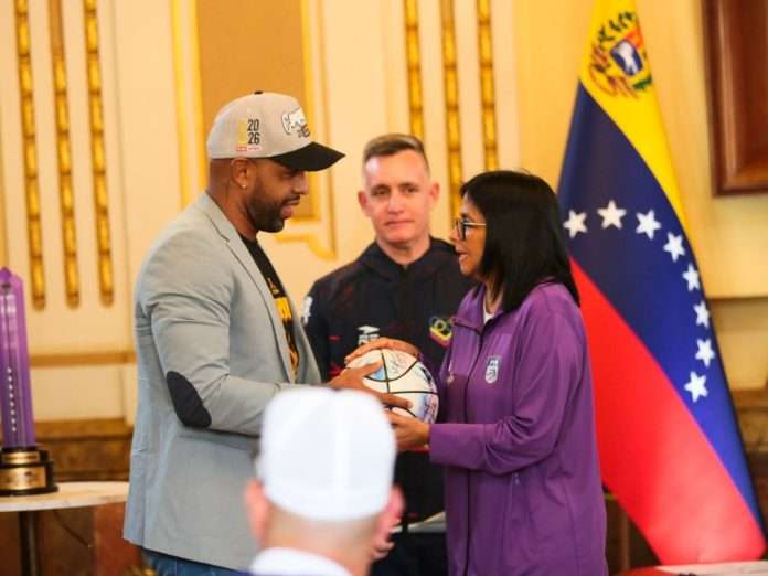 Gregory Vargas y Delcy Rodríguez