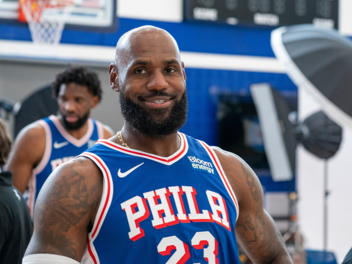 LeBron James con los Philadelphia 76ers LeBron James con los Philadelphia 76ers